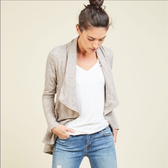 Modcloth Sweaters - ModCloth Airport Greeting Cardigan